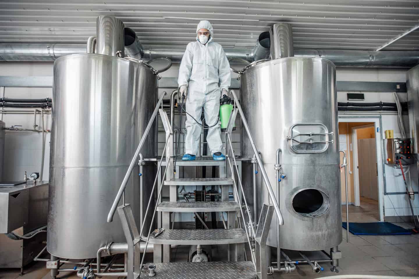 FADEIN-tipos-de-detergentes-y-desinfectantes-utilizados-en-la-industria-alimentaria